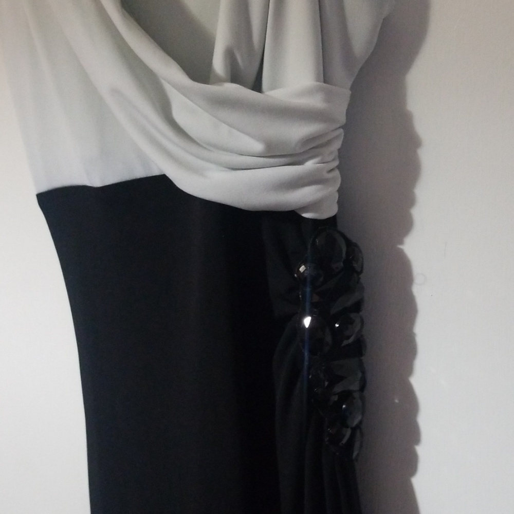 Prom dress - Picture 2 of 4